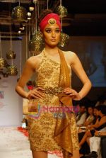 Model walk the ramp for Nivedita Saboo Show at The ABIL Pune Fashion Week Day 2 on 19th Nov 2010 (10).JPG